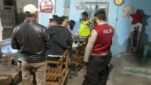 Polisi Razia Warung Tuak di Padangsidimpuan, Belasan Botol Miras Diamankan