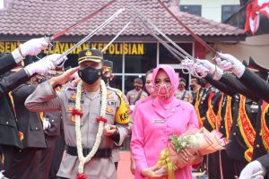 Tradisi Pedang Pora Sambut Kedatangan Kapolres Tapsel, AKBP Imam Zamroni