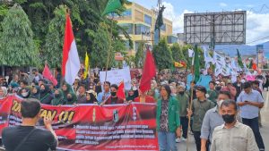 Ratusan Massa Cipayung Plus Tiba di Kantor DPRD Padangsidimpuan