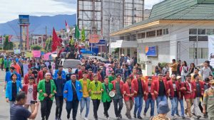 Tolak Kenaikan Harga BBM, Seribuan Mahasiswa Demo Kantor DPRD Padangsidimpuan