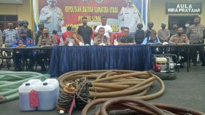 Polisi Tangkap Kapal Pengangkut BBM Illegal di Sibolga