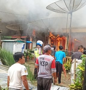 Heboh! 4 Rumah di Pasar Sipirok Tapsel Terbakar, Warga Panik