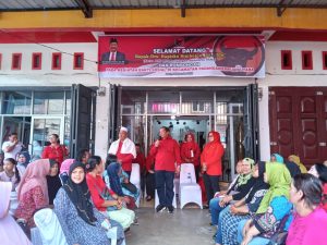 Pedagang Kaki Lima Curhat di Hadapan Ketua DPD Partai PDIP Provinsi Sumut