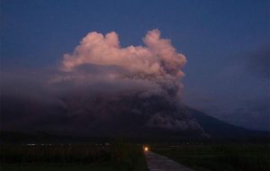 Waspada, Gunung Semeru Sudah Muntahkan Awan Panas Sejauh 7 KM