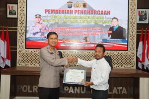 Awal Tahun, Kapolres Tapsel Terima Penghargaan Kontras Independen