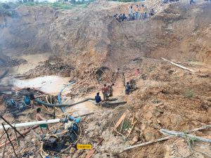 Naas! Warga Linggabayu Tertimbun Longsor di Bekas Tambang Emas, Dua Orang Tewas