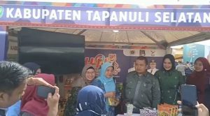 Stand Tapsel di Peringatan Hari Pers Nasional Jadi Idola Warga, Bupati Dolly Sasaran Selfie