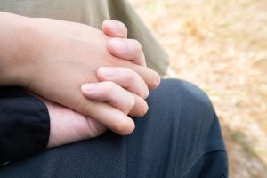 Mau Tau Hukum Mencium Pasangan Ketika Berpuasa, Simak Penjelasannya Disini!