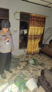 Geger! Rumah Terduga Dukun Santet di Tapsel Dibakar Massa