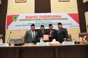 Bupati Tapsel Sampaikan Ranperda Pertanggungjawaban Pelaksanaan APBD 2022 ke DPRD
