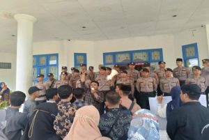 Diduga Lecehkan Wartawan, Kaban Inpekstorat Madina Dihajar Demo