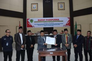 DPRD Tapsel Sepakati Ranperda Pertanggungjawaban Pelaksanaan APBD 2022, Bupati Dolly Apresiasi