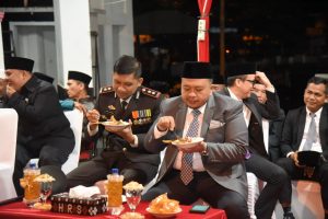 Bupati Tapsel Bersama Forkopimda Makan Sate Bareng