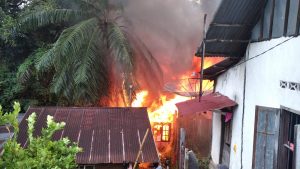Heboh! 2 Unit Rumah Padat Penduduk Terbakar di Silayang-layang, Padangsidimpuan