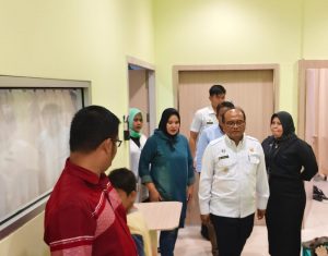 Aksi Mulia, Pj Wali Kota Sidimpuan Bantu Biaya Pengobatan Anak Tukang Tambal Ban