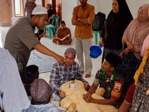 Warga Bersama TNI Ikuti  Pelatihan Mengkafani Hingga Salat Jenazah di Tabuyung