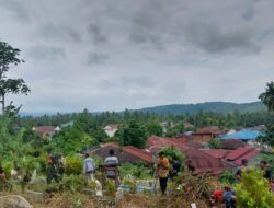 Jelang Bulan Puasa, Warga dan Polisi Kompak Bersihkan Areal Pemakaman di Desa Partihaman Saroha