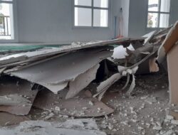 Jelang Bulan Ramadhan, Plafon Masjid Agung Al-abror Padangsidimpuan Jatuh