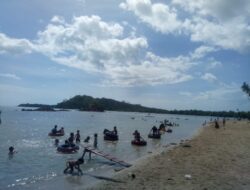 Pantai Batu Ruso Tabuyung, Madina, jadi Surga Liburan Lebaran Anak-anak