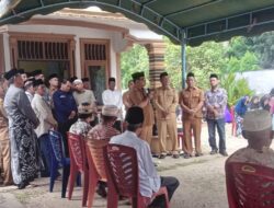 Camat Angkola Timur Melayat ke Rumah Duka Korban Kecelakaan di Padangsidimpuan