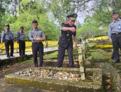 Jelang Hari Bhakti Pemasyarakatan ke-60, Kalapas Padangsidimpuan Gelar Upacara dan Tabur Bunga di Makam Pahlawan