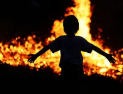 Rumah Wartawan Dibakar: Istri, Anak, dan Cucu Tewas