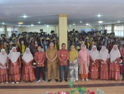 Rektor UM Tapsel kukuhkan 146 Guru Profesional