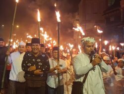 Meriahkan Tahun Baru Islam, Ratusan Warga di Madina Pawai Obor