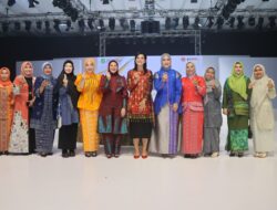 Peduli Akan Peningkatan UMKM, Ketua Dekranasda Tapsel Hadiri Medan Fashion Festival