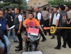 Terduga Pelaku Pembakar Wartawan di Karo Peragakan 57 Adegan