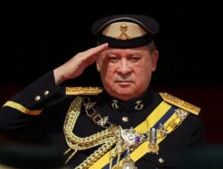 Raja Baru Malaysia Bukan Hanya Suka Moge, Tapi Juga Jago Ajak Orang Miskin Jalan-Jalan!