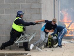 Serangan Brutal di Inggris: Muslim Dibantai Habis hingga Pertumpahan Darah