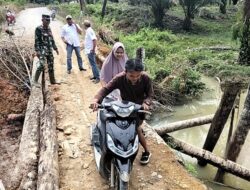 Jadi Akses Utama Siswa ke Sekolah, 4 Kades di Natal Minta Pemkab Madina Perbaiki Jembatan