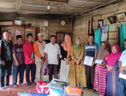 Gerak Cepat Bupati Dolly Bantu Anggota BPD yang Rumahnya Terbakar di Biru, Tapsel
