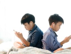 Ingat! Ini yang Terjadi Pada Otak Anak Jika Sering Main TikTok