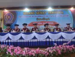 Rektor Wisuda 417 Sarjana UM-Tapsel, Pj Wali Kota Rekrut Wisudawan Terbaik jadi Staff Khusus