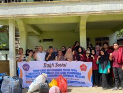Mahasiswa PPKn UM Tapsel Bakti Sosial di Lokasi Korban Banjir Tapsel
