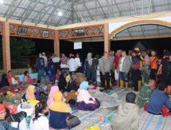 Bupati Tapsel Tinjau Pengungsi Korban Banjir di Tantom Angkola