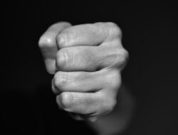 Suami di Langkat Hantam Selingkuhan Istri dengan Botol Bir hingga Tewas