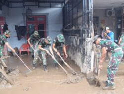 Dipimpin Danyonif 123, Prajurit Rajawali Gotong Royong Pulihkan Wilayah Terdampak Banjir