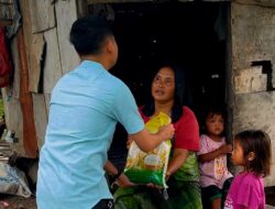 Visit  Gunungtua Bantu Bintang Siregar Keluarga Miskin  yang Tinggal di Gubuk Reok
