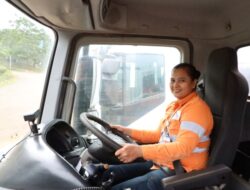 Mengenal Sarpita Tiurma Gabe, Kartini Tangguh Operator Manhaul  Tambang Emas Martabe, Tapsel