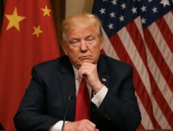 Trump Melunak di Tengah Badai: Perang Dagang atau Diplomasi Terselubung?