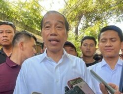 Didatangi Massa di Solo, Jokowi Tegas Tolak Tunjukkan Ijazah