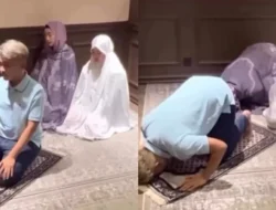 Momen Haru, Ruben Onsu Jadi Imam Salat Desy Ratnasari dan Putrinya Usai Mualaf