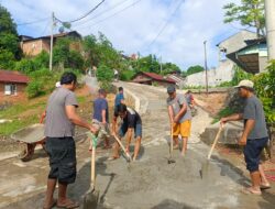 Warga Padangmatinggi Sidimpuan Gotong Royong Perbaiki Jalan Rusak