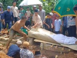 Ibu dan Dua Anak Balita Korban Tragedi Bus ALS Dimakamkan Berdampingan di Sidimpuan