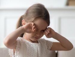 Sering Makan Nuget dan Sosis, Bocah 8 Tahun di Malaysia Alami Buta Permanen