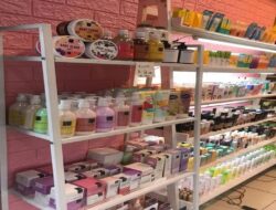 Catat! Tahun Depan Produk Kosmetik Tanpa Sertifikat Halal Tak Boleh Beredar