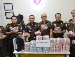 Wow! Kejati Sumut Pamerkan Tumpukan Uang Pengembalian Dugaan Korupsi ADD Padangsidimpuan